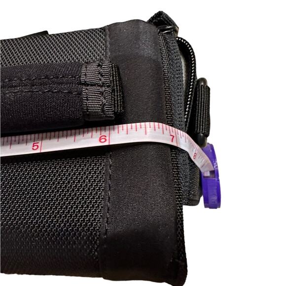 Lowepro Black Camera Bag 7 x 4 with Shoulder Strap - Picture 7 of 7